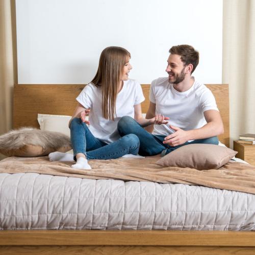 Jak urządzić sypialnię w stylu skandynawskim? Przytulne aranżacje
