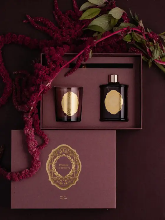 Zestaw zapachowy ORNAMENTS Frosted Cranberry 70 g + 50 ml