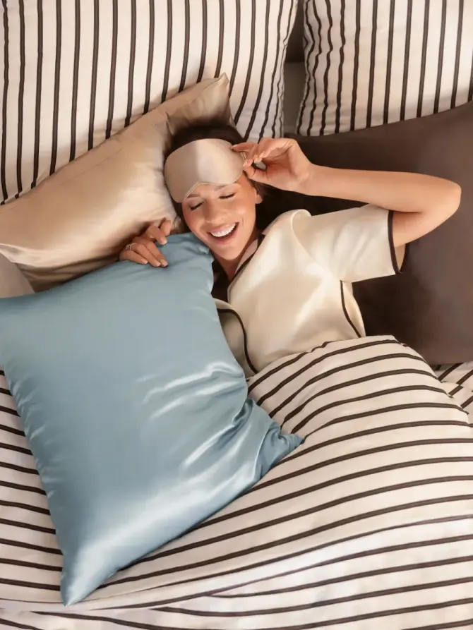 Pościel ARIS satynowa w czekoladowo-czarne paski 140x200 + 1*70x80 cm