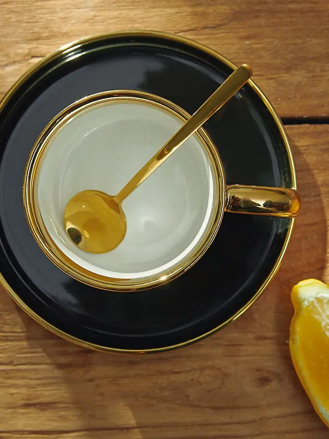 Filiżanka ze spodkiem i łyżeczką SINNES porcelanowa czarna 0,20 l