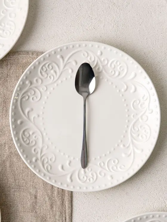 Talerz SYLIA porcelanowy deserowy biały z ornamentem 21 cm