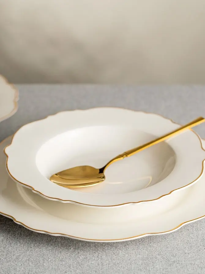 Talerz ELORIA porcelanowy głęboki ze złotym rantem 21 cm